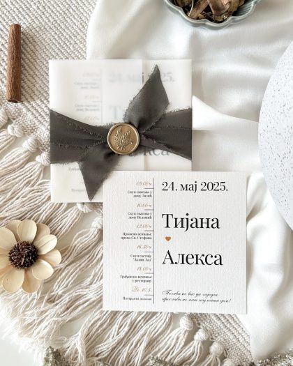 Pozivnica za venčanje sa omotom, maslinasto zelenom trakom i zlatnim pečatom